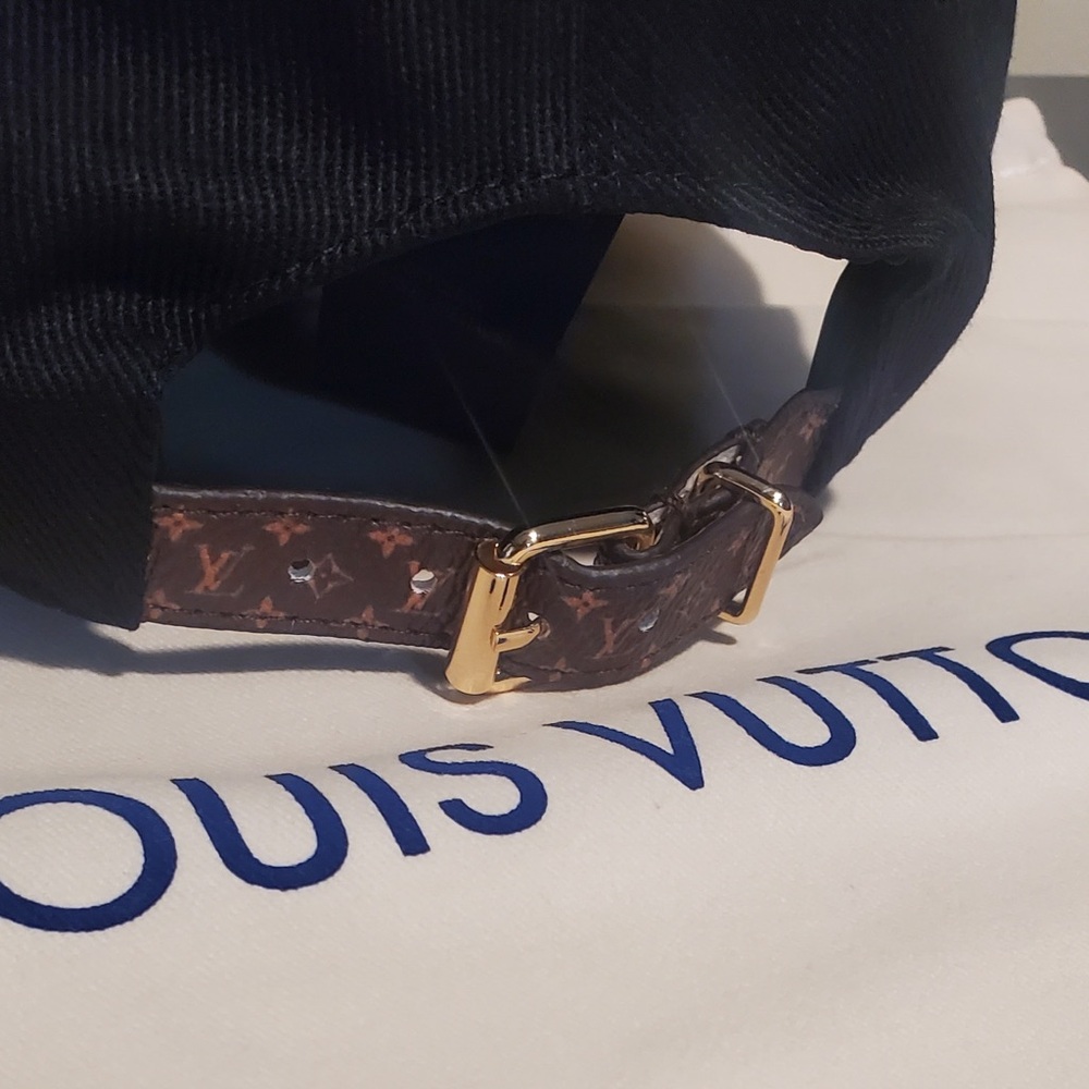 Louis Vuitton Cap - Picture 8 of 9